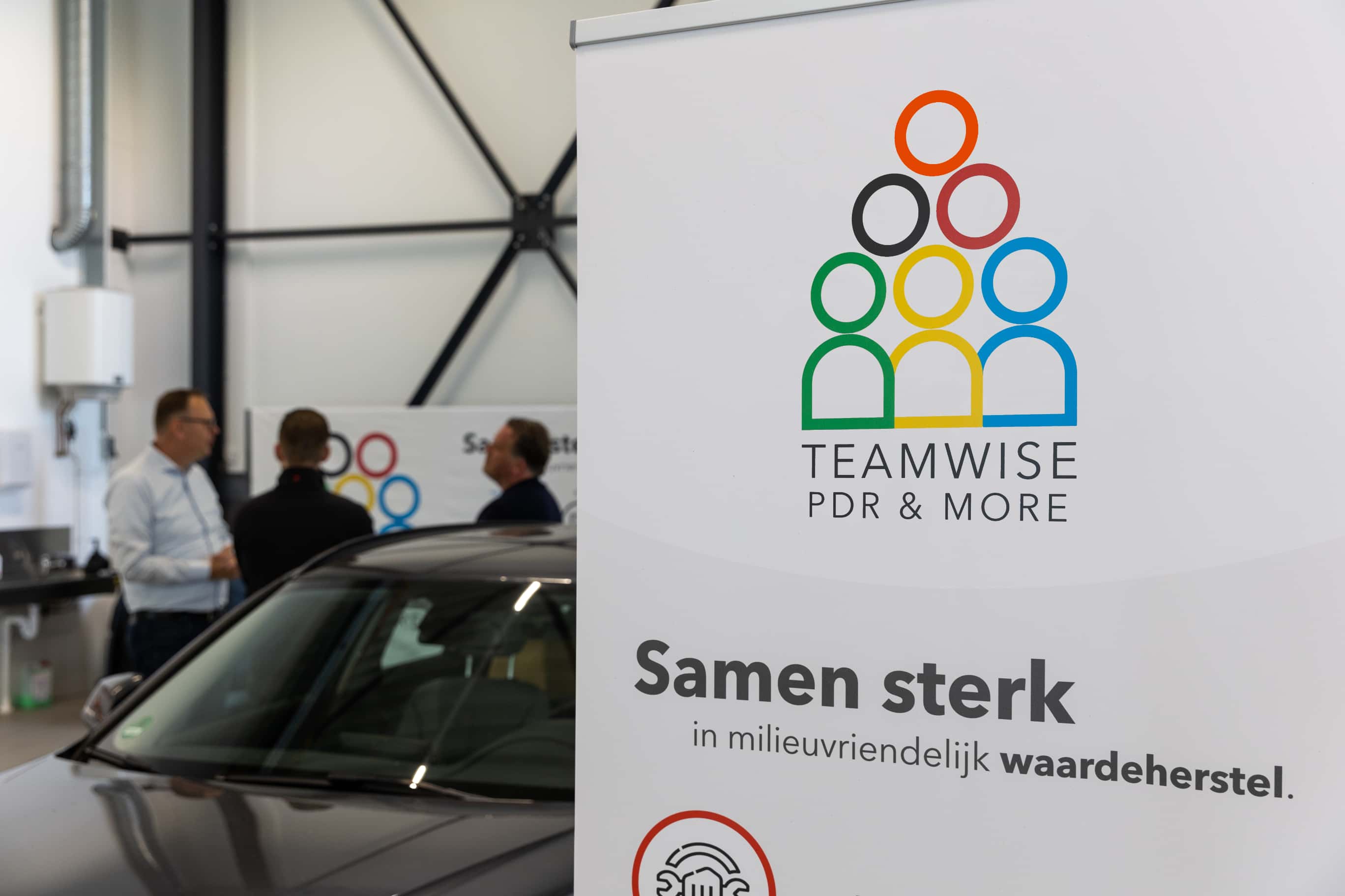 Verwassen achtergrondbeeld van een Teamwise banner